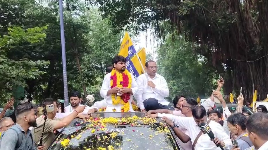 આમ આદમી પાર્ટીના ધારાસભ્ય ચૈતર વસાવાનો આજે જેલમાંથી 81 દિવસે છુટકારો થતાં મોટી સંખ્યામાં લોકો ઉમટી પડ્યા હતા