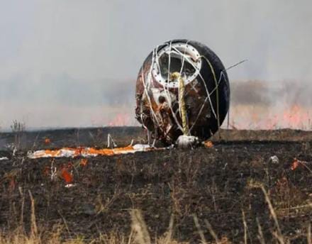 વજનહીનતા અને કોસ્મિક રેડિયેશન જેવી સ્થિતિનો અભ્યાસ શોધવા ગયેલું અવકાશયાને ઉતરાણ કર્યું