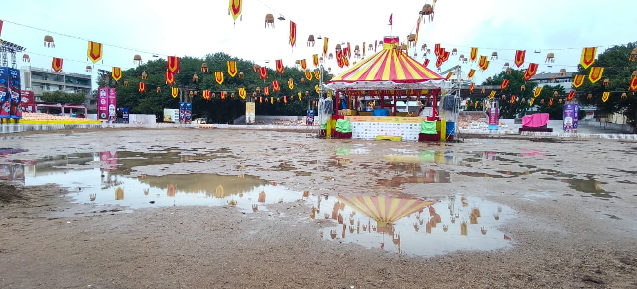 શહેરના 3 મોટા ગરબા આજે મોકૂફ: સતત પડી રહેલા વરસાદને કારણે જાહેરાત કરાઈ