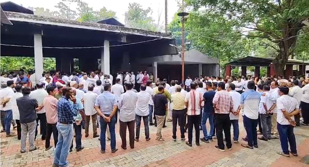 નગર પ્રાથમિક શિક્ષણ સમિતિના ચેરમેનની નીકળી અંતિમ યાત્રા 