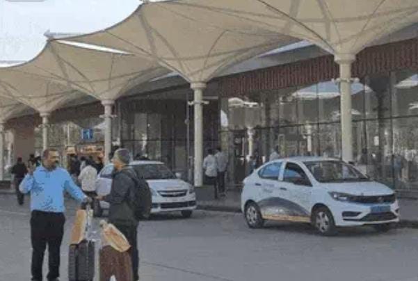 હું શેતાનનું સંતાન છું, લોહિયાળ ખેલ રોકવા તમારી પાસે 24 કલાક છે : અમદાવાદ એરપોર્ટના બિલ્ડિંગને બોમ્બથી ઉડાવી દેવાની ધમકી