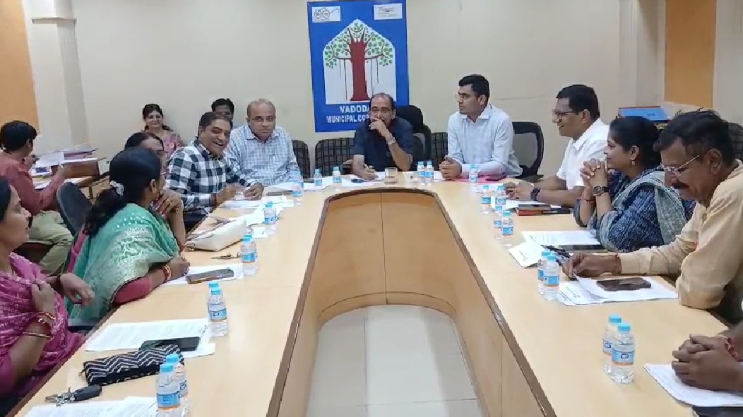 સહિયારા ભ્રષ્ટાચારમાં, કોંગ્રેસનાં કોર્પોરેટરને આગળ ધરવામાં આવી રહ્યો છે