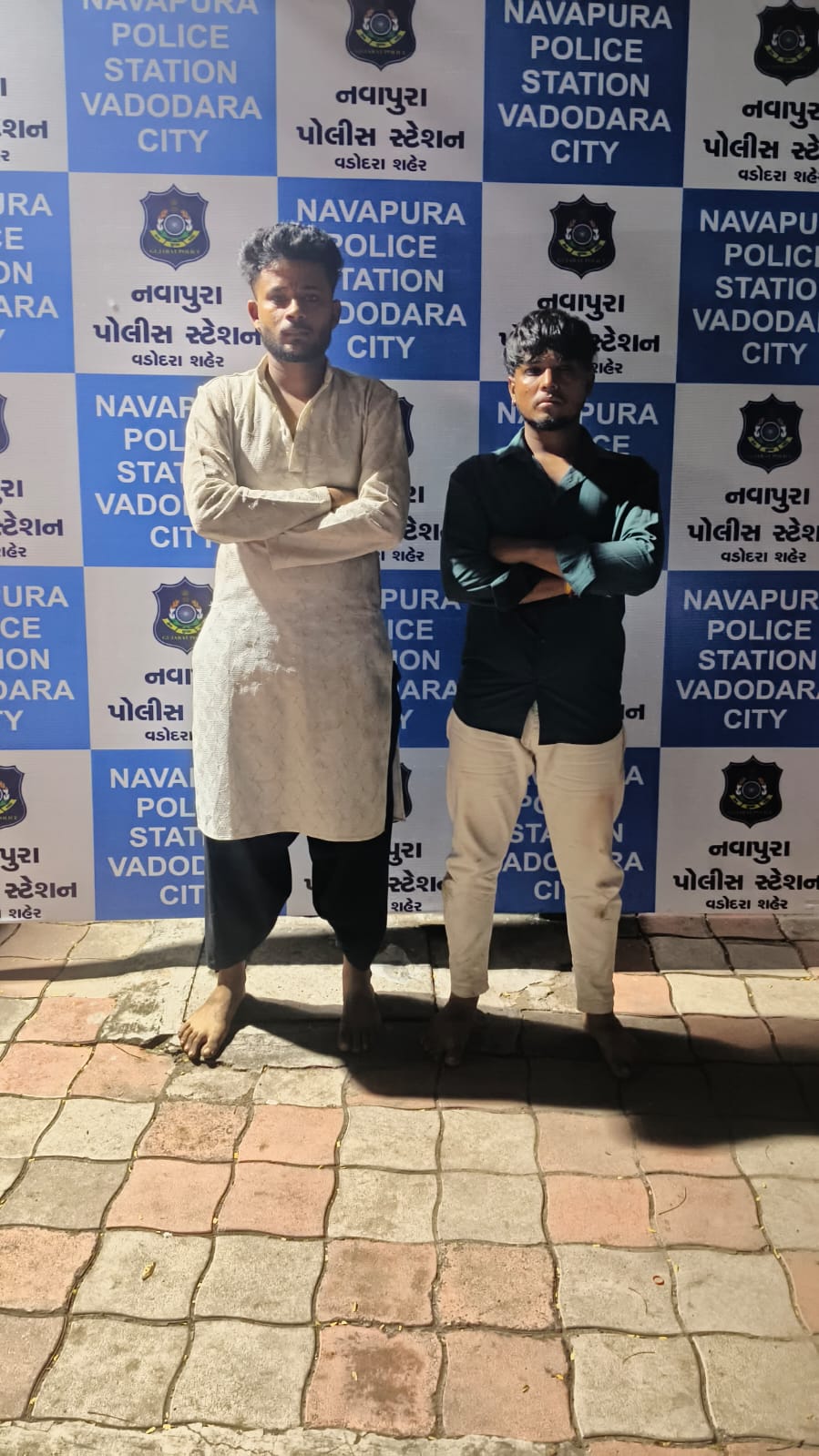 શેરી ગરબામા મારામારીમાં બે મહિલાઓ સહિત 5 ઝડપાયા