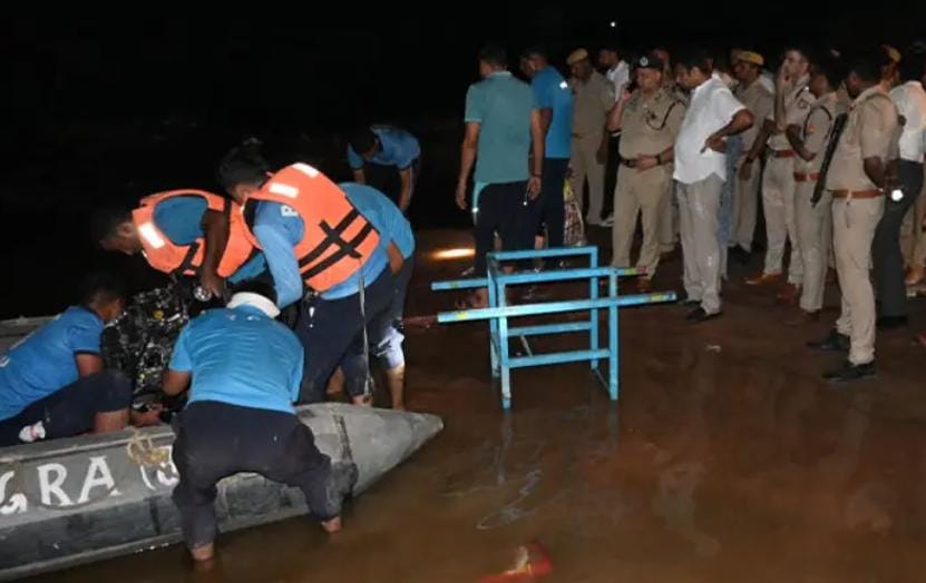 આગ્રામાં મૂર્તિ વિસર્જન દરમિયાન કરૂણાંતિકા, નદીમાં 14 લોકો ડૂબ્યા, ત્રણ મૃતદેહ મળ્યા, શોધખોળ ચાલુ 