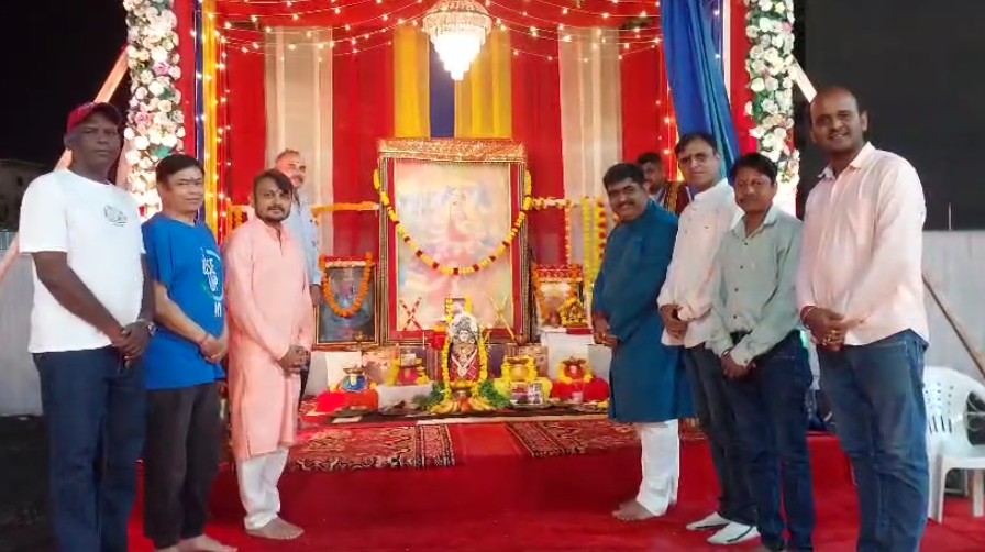 ગુણિયલ ગરબાના છેલ્લા દિવસે ખેલૈયાઓ મોટી સંખ્યામાં મનમૂકીને ઝૂમ્યા 