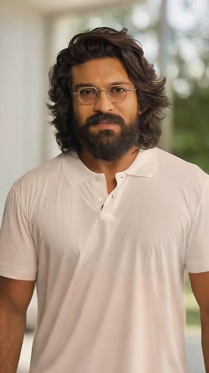 રાવણ દહન કાર્યક્રમમાં રામચરણનો પ્રભાવશાળી સંદેશ: હું રામના ચરણોમાં રહું છું