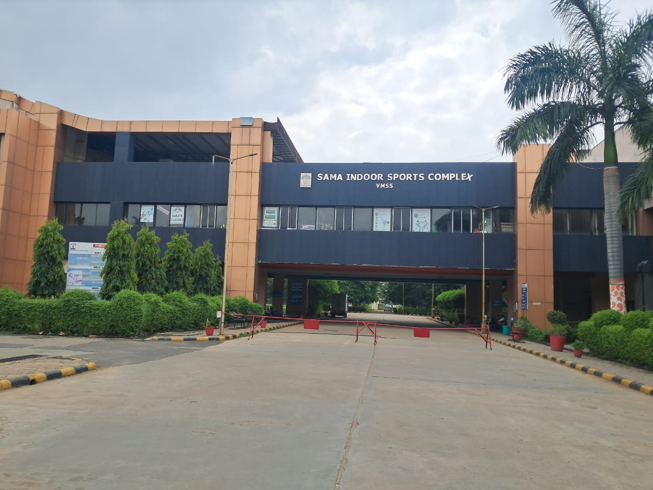 સમા ઇન્ડોર સ્પોર્ટ્સ કોમ્પલેક્ષમાં વહિવટકર્તાઓની નિષ્કાળજીથી અસુવિધાઓ