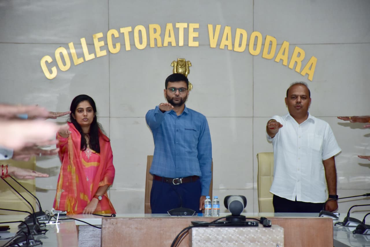 કલેક્ટર ડો. અનિલ ધામેલિયા સહિતના વરિષ્ઠ અધિકારીઓએ વિકાસ શપથ ગ્રહણ કર્યા 