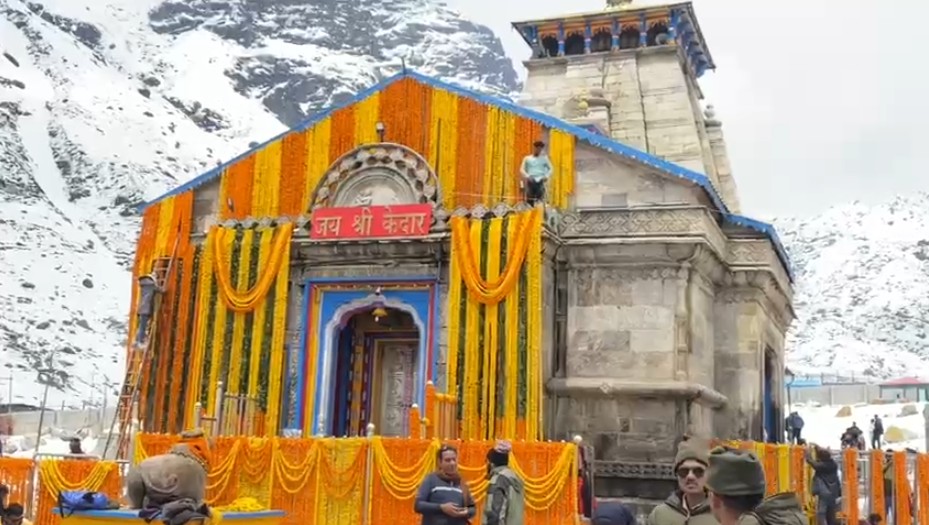 વડોદરાના શિવભક્તો દ્વારા બરફ વચ્ચે કેદારનાથમાં અદભૂત ફૂલ શણગાર થશે