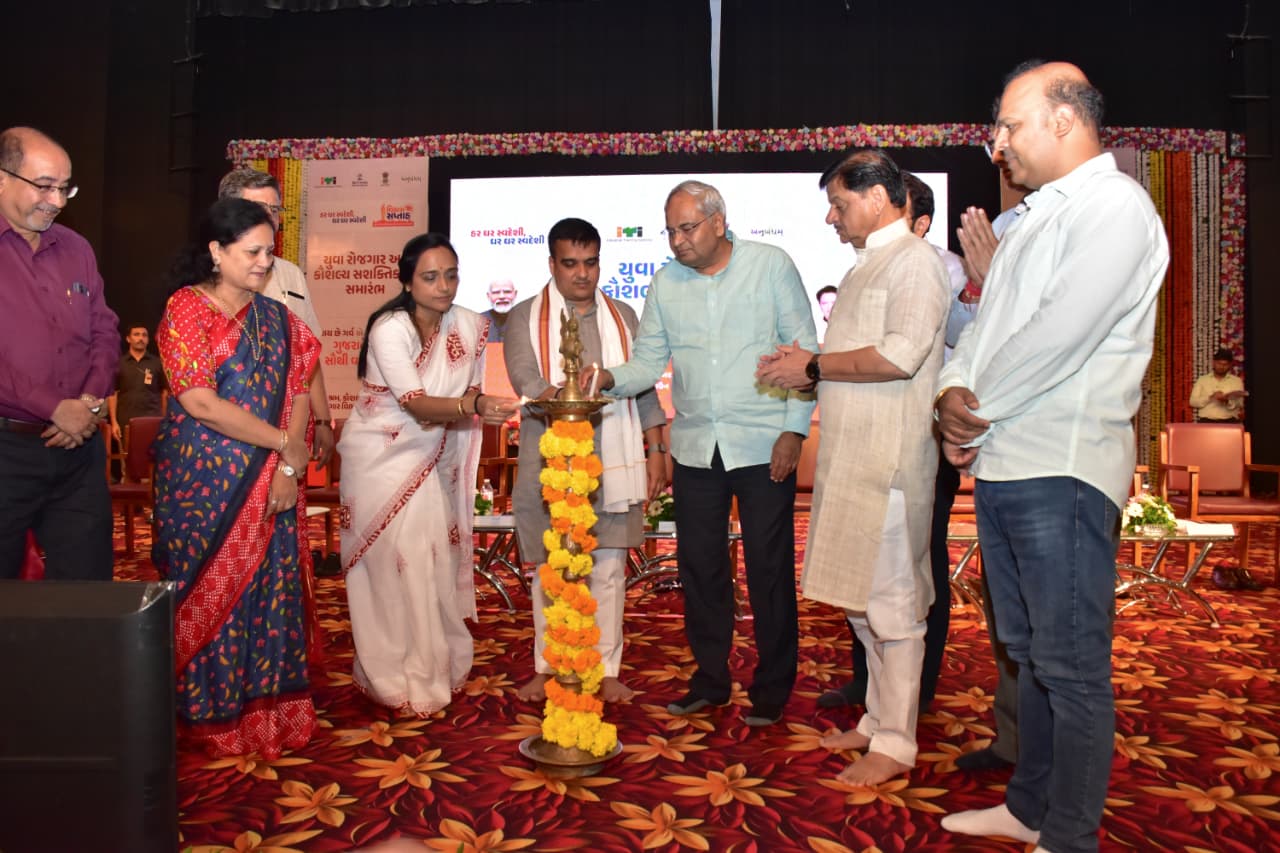 વિકાસ સપ્તાહ અંતર્ગત યુવા રોજગાર અને કૌશલ્ય સશક્તિકરણ દિવસની ગૃહ રાજ્યમંત્રી સંઘવીની પ્રેરક ઉપસ્થિતિમાં ઉજવણી