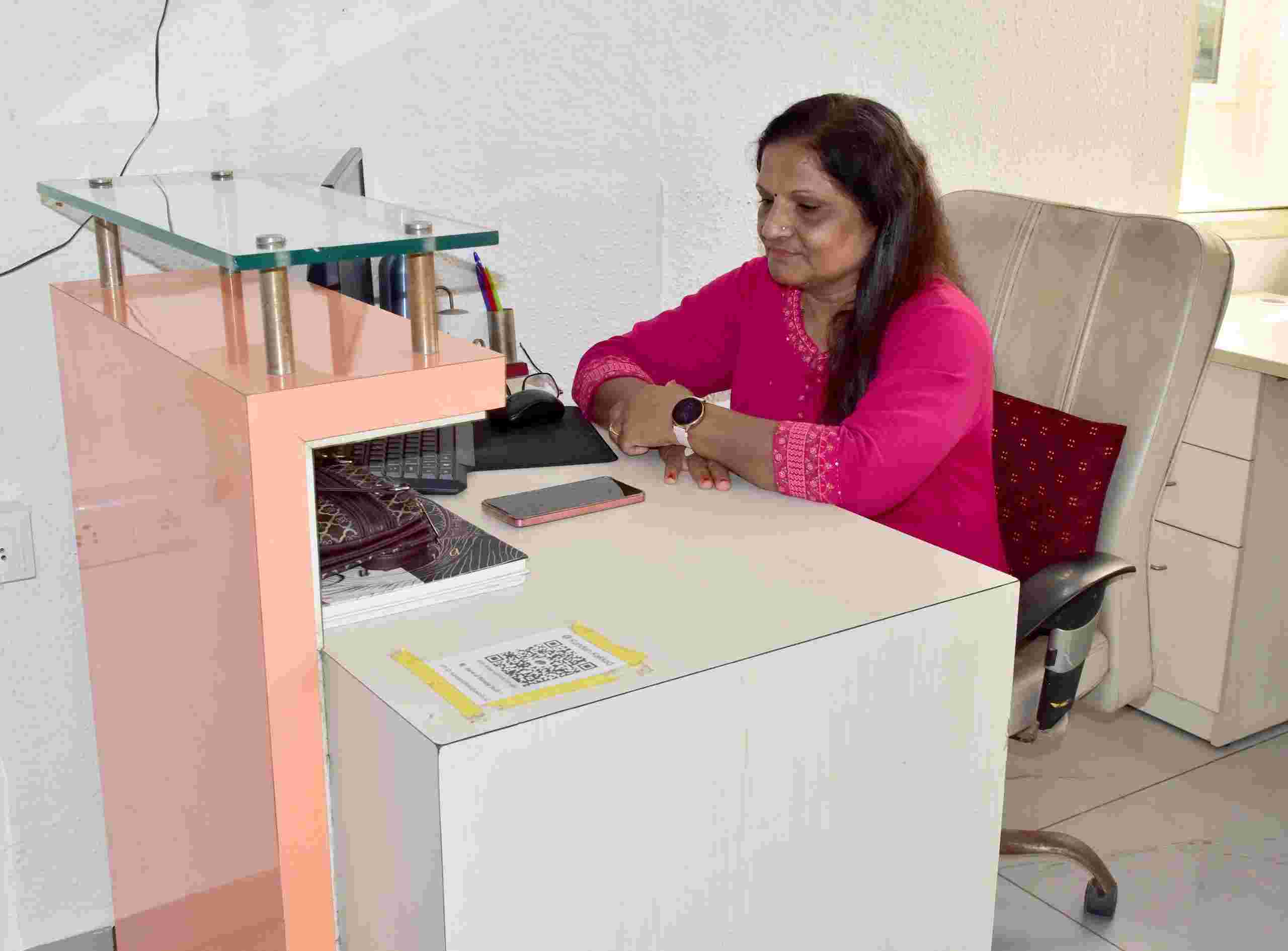 59ની ઉંમરે નવી શરૂઆત: વડોદરાની ગૃહિણી કુંદનબેન કક્કડે પુસ્તકાલય શરૂ કરી સ્વરોજગારનો માર્ગ પસંદ કર્યો