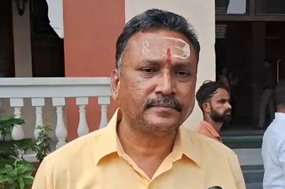 અટલાદરના જમીન મામલે આશિષ જોશીએ લેન્ડગૈબિગના વિષયમાં જિલ્લા કલેકટરને રજૂઆત કરી 