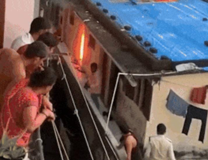 સુરતમાં ગેસ સિલિન્ડરમાં ભયંકર બ્લાસ્ટ ફાયર-પોલીસના બે જવાનોને ગંભીર ઈજા