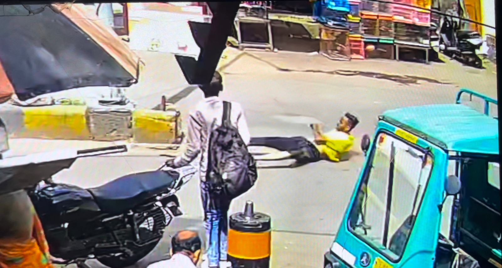 શહેરમાં રખડતાં ઢોરોનો ત્રાસ યથાવત, રખડતા પશુ પકડવા ગયેલ ઢોર શાખાના કર્મીના પગમાં ગાયનું દોરડું ફસાતા ઇજાગ્રસ્ત