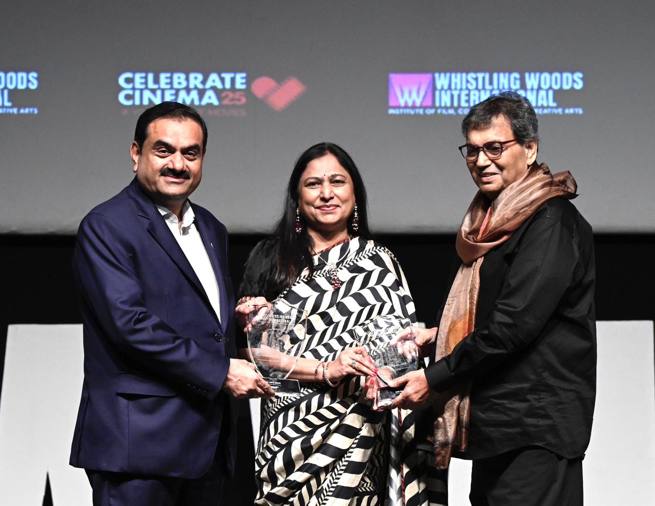 ગૌતમ અદાણીએ સિનેમાને રાષ્ટ્રનિર્માણનો આત્મા ગણાવી બજારો અને મીડિયામાં ખોટી સ્ક્રિપ્ટો સામે વિદ્યાર્થીઓને ચેતવ્યા