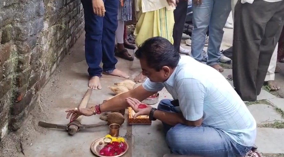 રુદ્ર હનુમાન મંદિર વાડી ખાતે મંદિરની કમ્પાઉન્ડ વોલ બનાવવાનું ખાતમુહૂર્ત કરવામાં આવ્યું 