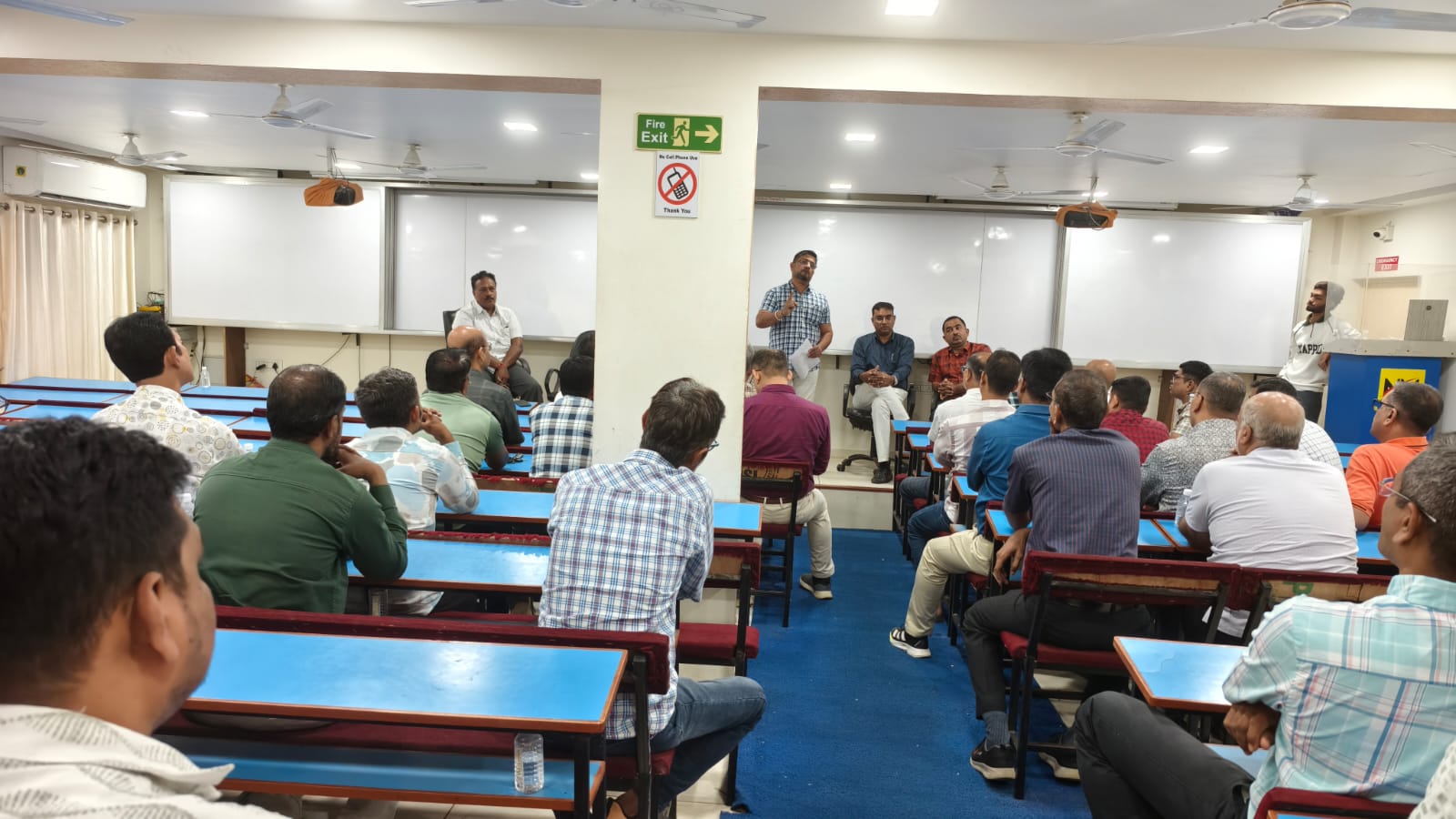 ટ્યુશન ક્લાસ અંગે આવનારા કાયદા અંગે કોચિંગ ક્લાસના સંચાલકોની વિશાળ મિટિંગ યોજાઇ