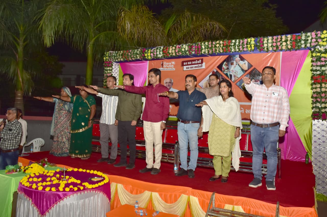 વિકાસ સપ્તાહની ઊજવણીના છઠ્ઠા દિવસની સંધ્યાએ વાઘોડિયાના કોટંબી ગામે ગ્રામસભા યોજાઈ 