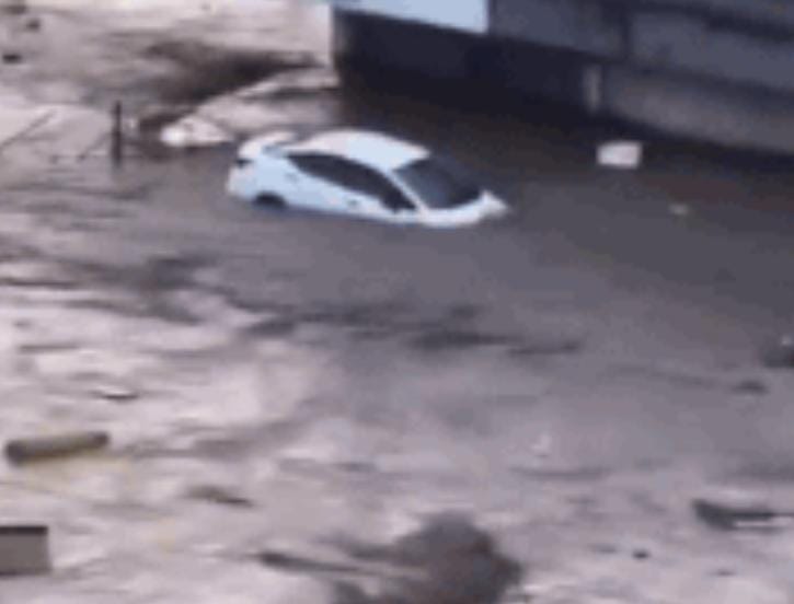 મેક્સિકોમાં મુસળધાર વરસાદના કારણે  64 લોકોના મૃત્યુ થયા અને 65 ગુમ