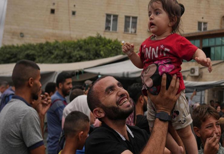 હમાસ-ઇઝરાયેલ યુદ્ધ પર પૂર્ણવિરામ : ઈઝરાયેલે પેલેસ્ટાઈનનના અંદાજે ૧૯૦૦ જેટલા કેદીઓને છોડવાનું શરૂ કર્યું