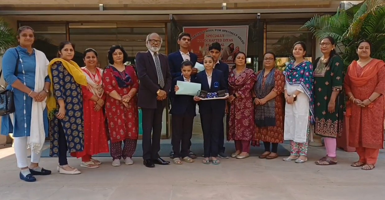 દિલ્હી પબ્લિક સ્કૂલએ એક લાખ રૂપિયાની ભેટ આપીને મનોદિવ્યાંગ બાળકોના જીવનમાં દીપ જગમગાવ્યો 