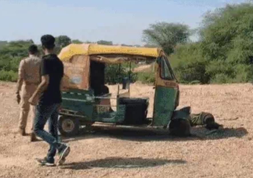 ખોપરી ફાટી જાય ત્યાં સુધી ફટકા મારી રિક્ષાચાલકની હત્યા:ગાંધીનગરના ઈન્દ્રોડામાં હત્યાથી પોલીસ દોડતી થઈ