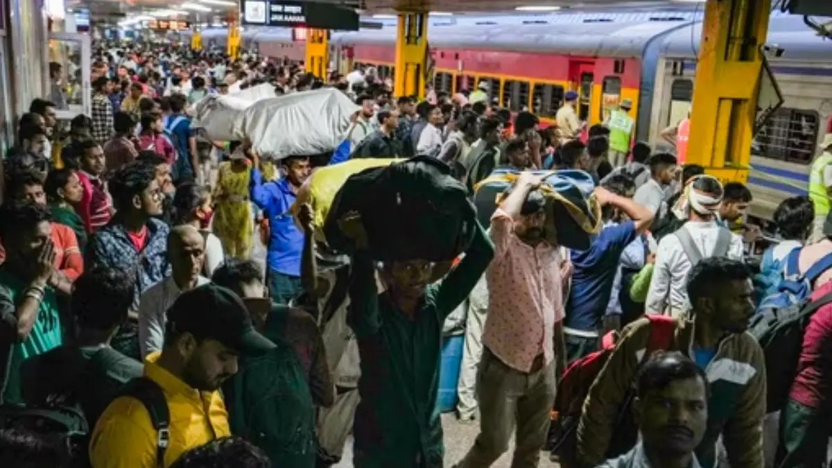 બાંદ્રા ટર્મિનસ, વાપી, સુરત અને ઉધના સ્ટેશનો પર પ્લેટફોર્મ ટિકિટનું વેચાણ અસ્થાયી રૂપે સ્થગિત