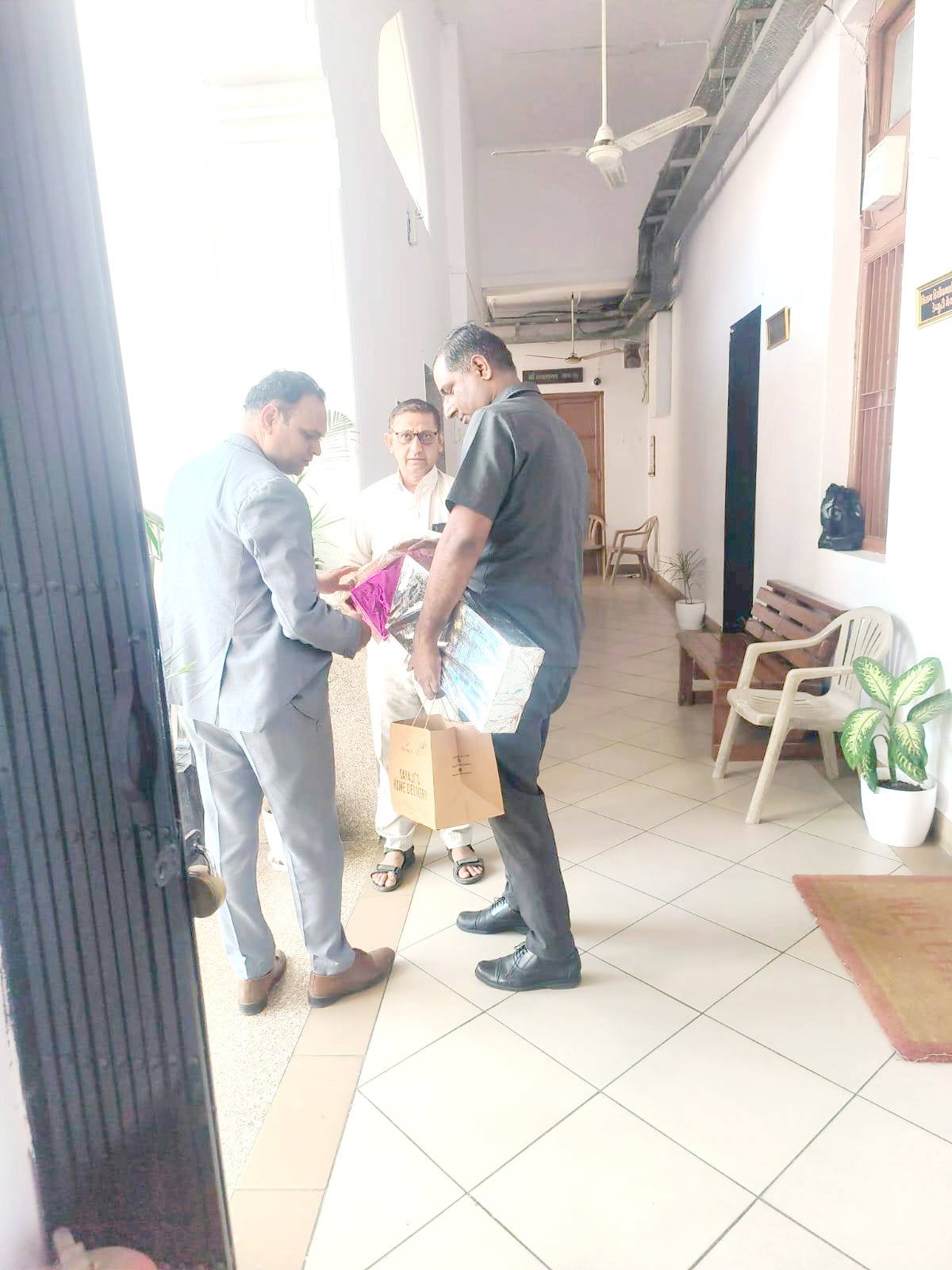 દિવાળી ગિફ્ટ કે લાંચ? વડોદરા પાલિકામાં ભ્રષ્ટાચારની ચમક ફરી તેજ