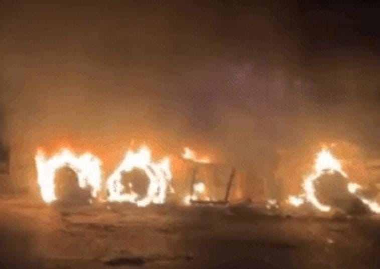 ટ્રેલર-સ્કૉર્પિયોની આમને-સામને ટક્કર થઈ  દુર્ઘટનામાં ચાર લોકો જીવતા સળગી ગયા