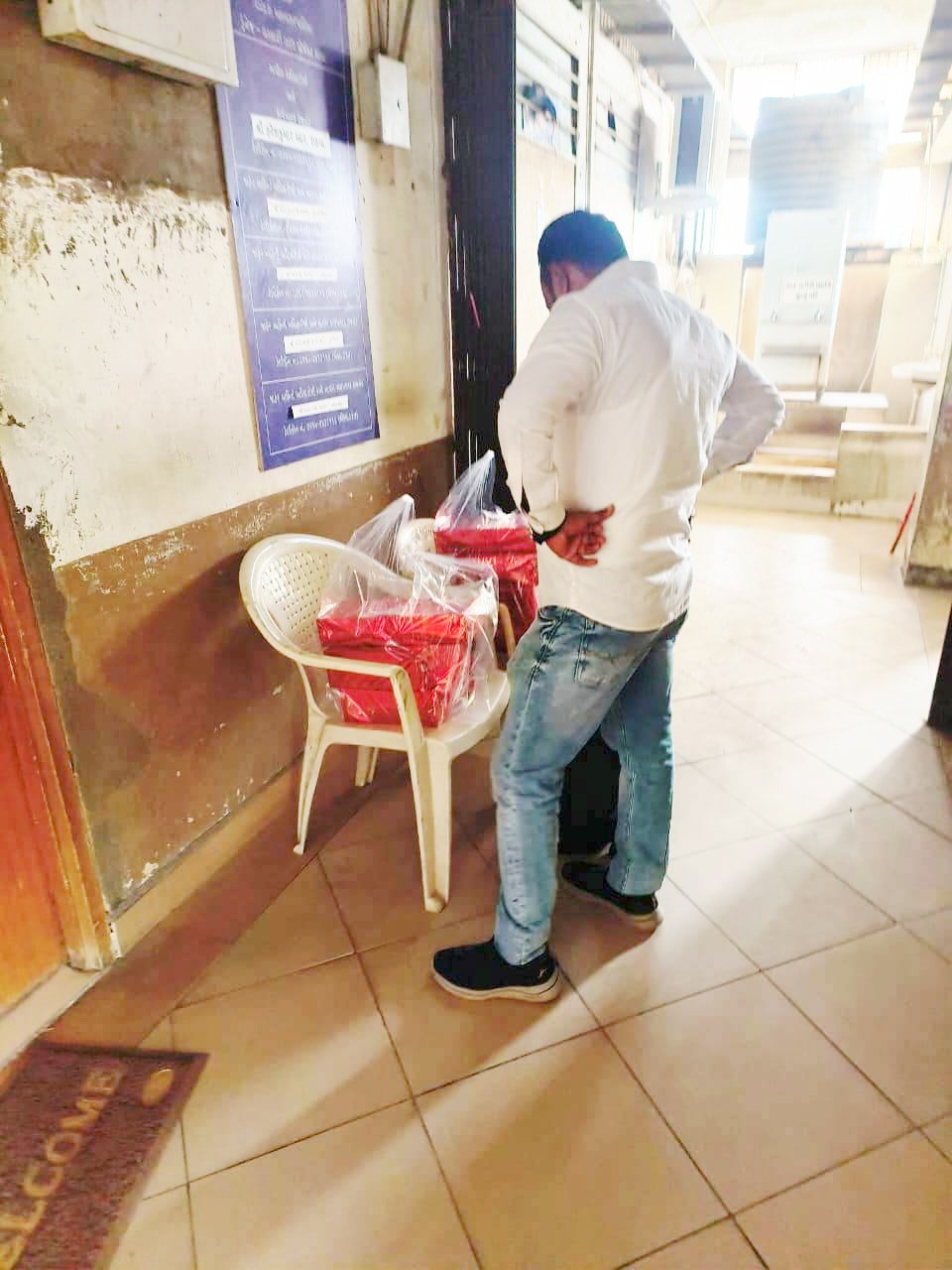 દિવાળી ગિફ્ટ કે લાંચ? વડોદરા પાલિકામાં શુભેચ્છાની આડમાં ભ્રષ્ટાચારનો ઉત્સવ