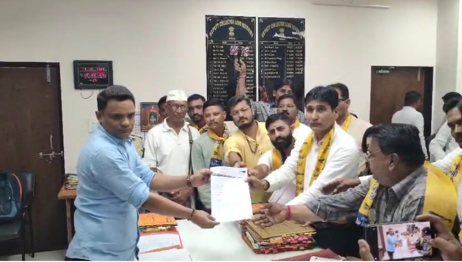બોટાદમાં ખેડૂતો પર થયેલા અત્યાચારનુ નિવારણ વહેલી તકે થાય એ માટે આમ આદમી પાર્ટી દ્વારા જિલ્લા કલેકટરને આવેદન પત્ર આપી રજૂઆત 