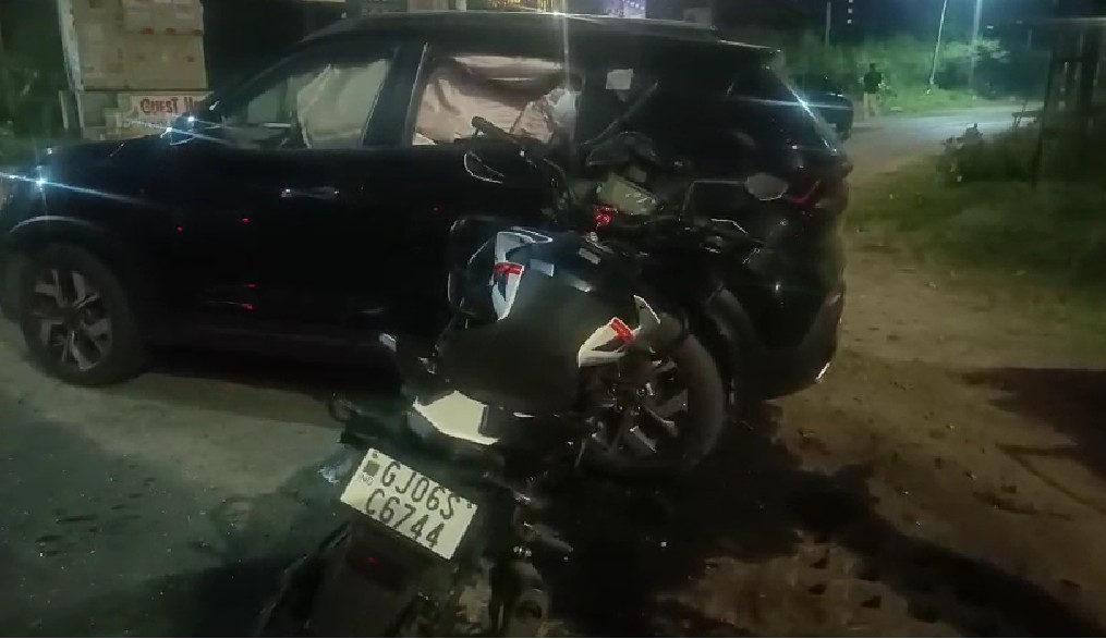 બાઈક અને કાર વચ્ચે ગંભીર અકસ્માત 