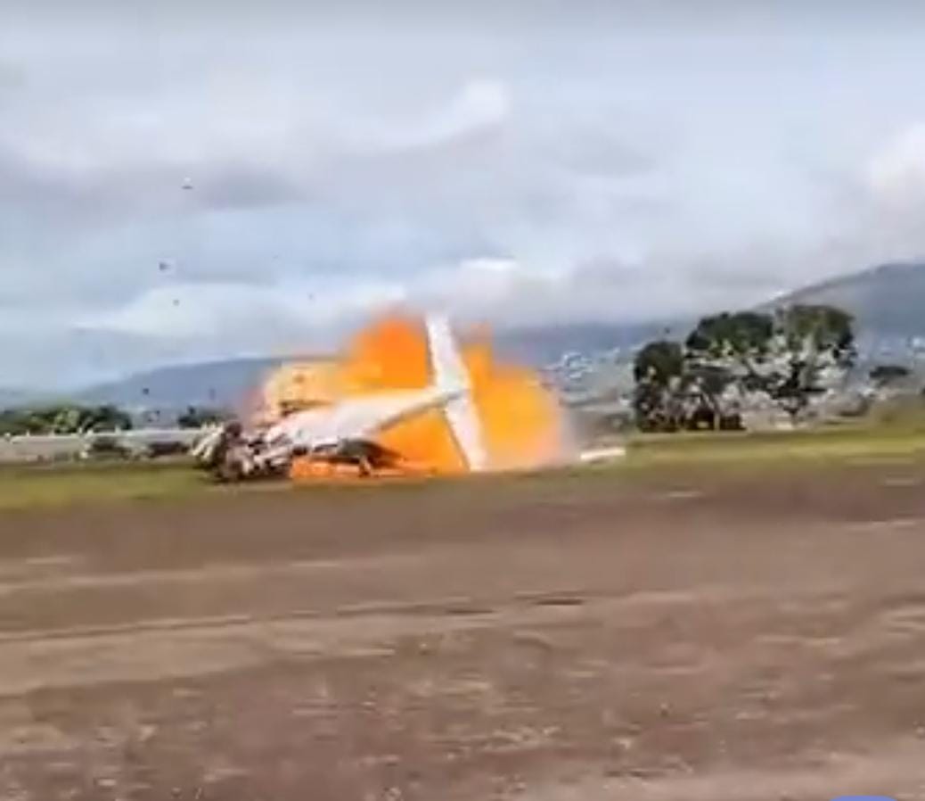 નાનું વિમાન ટેકઓફ કર્યાની ગણતરીની સેકન્ડોમાં જ ક્રેશ થઈને આગના ગોળામાં ફેરવાયુ