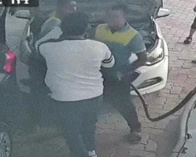 SDMએ કર્મચારીને થપ્પડ મારતા વળતો કર્મચારીએ પણ SDMને લાફો ઝીંકી દીધો 