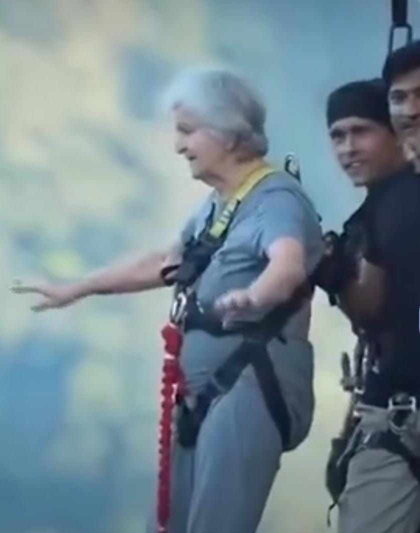 82 વર્ષીય મહિલાએ દેશની સૌથી ઊંચી બંજી જમ્પિંગ સાઇટ પરથી કૂદકો માર્યો