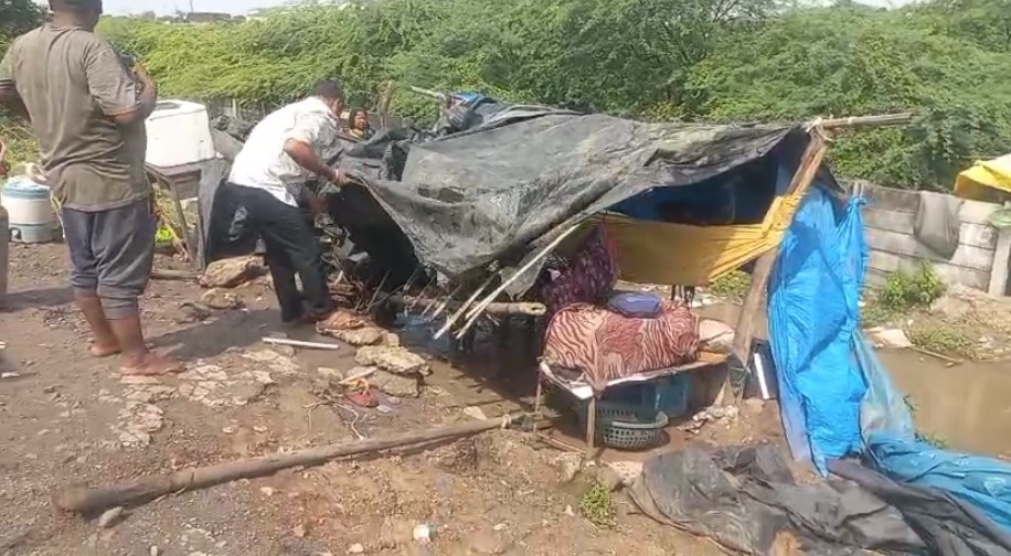 ગોલ્ડન ચોકડી થી કપુરાઈ ચાર રસ્તા સુધીના તમામ દબાણોનો સફાયો કરવામાં આવ્યો