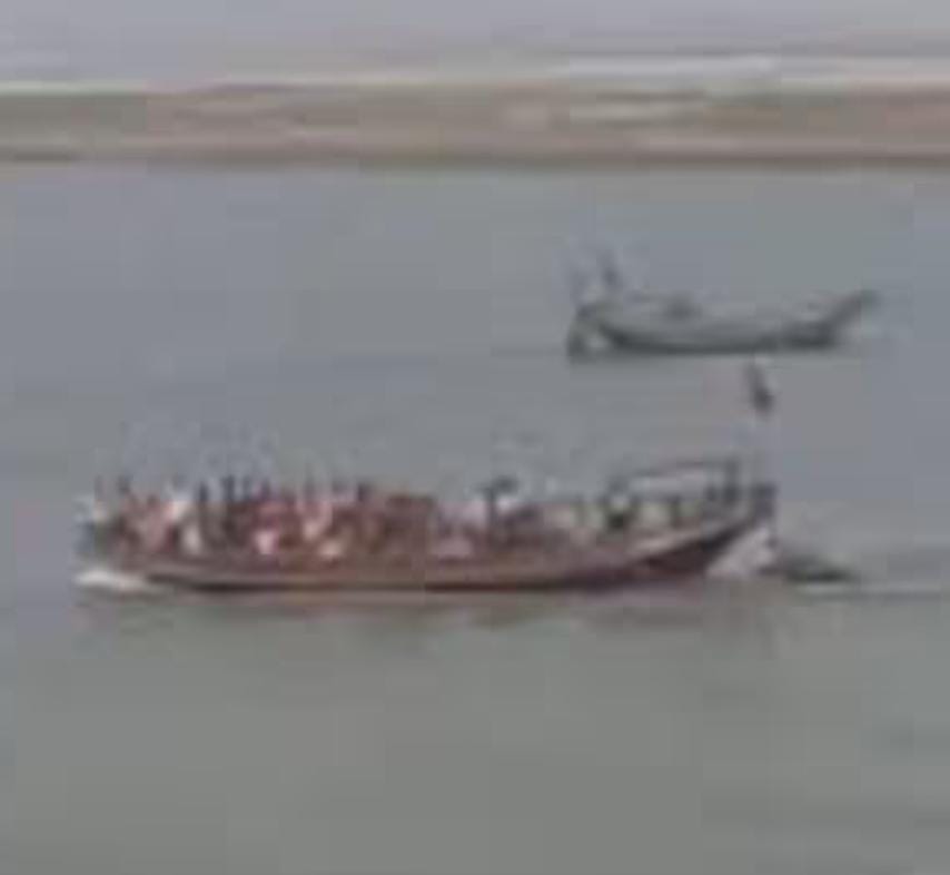 ઉત્તરપ્રદેશના કૌડિયાલા નદીમાં બોટ પલટી: 20થી વધુ લોકો ગુમ  6 લોકોને બચાવી લેવાયા