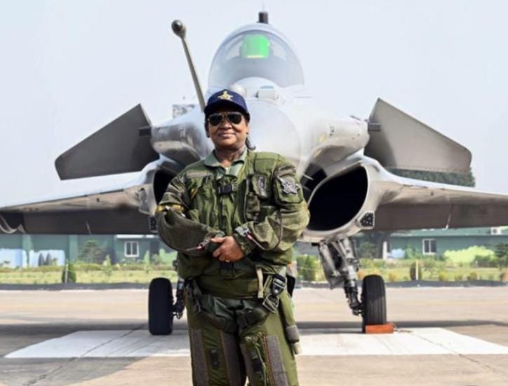 રાષ્ટ્રપતિ દ્વોપદી મુર્મુએ અંબાલા એરફોર્સ સ્ટેશનથી રફાલ ફાઇટર પ્લેનમાં બેસીને ઉડાણ ભરી