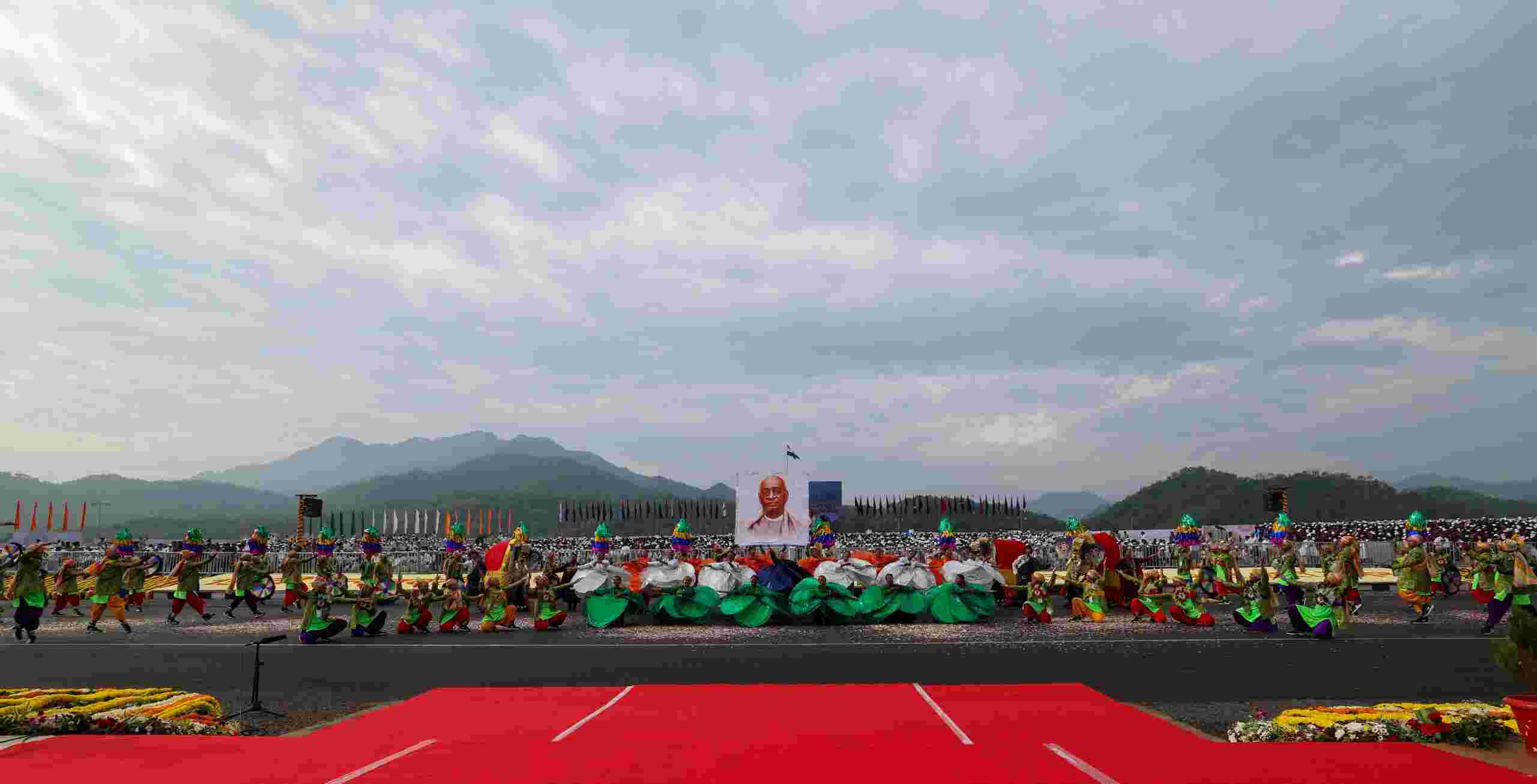 એકતાનગર ખાતે પોલીસ દળોની અદ્દભૂત અને શિસ્તબદ્ધ રાષ્ટ્રીય એકતા પરેડ