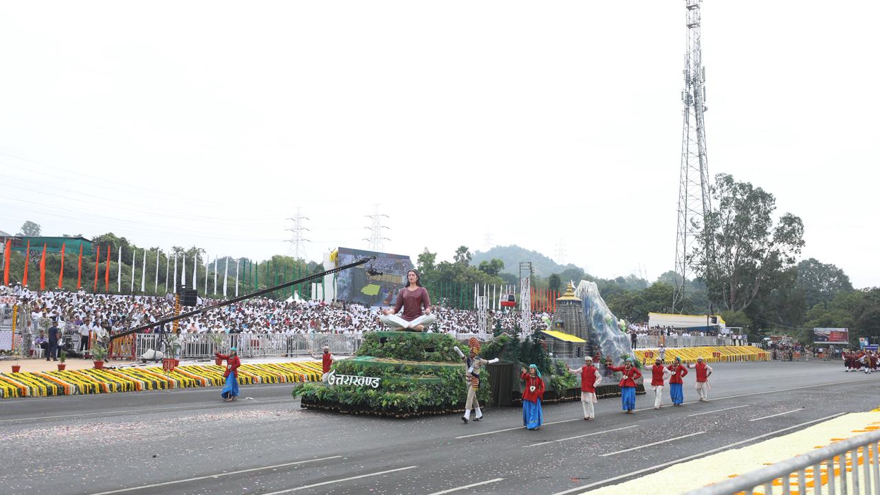 એકતા પરેડમાં જોધપુરથી બાવન ઊંટ સાથે આવેલી બીએસએફની બે ટુકડી એકતા પરેડમાં ભાગ લઈને આકર્ષણ જમાવ્યું