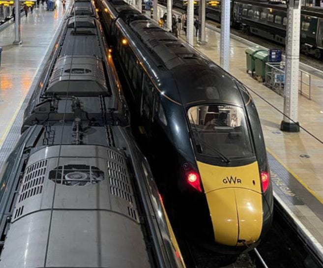 ઇંગ્લેન્ડના કેમ્બ્રિજશાયરમાં ટ્રેનમાં ચાકૂના આ હુમલાની ઘટના : 10 લોકોને હોસ્પિટલ ખસેડાયા