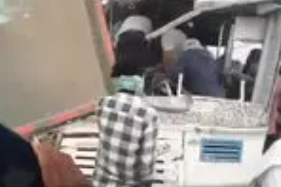 તેલંગાણામાં બસ અને ટ્રક વચ્ચે અકસ્માત સર્જાતા 17 મુસાફરોનાં ઘટનાસ્થળે જ મોત