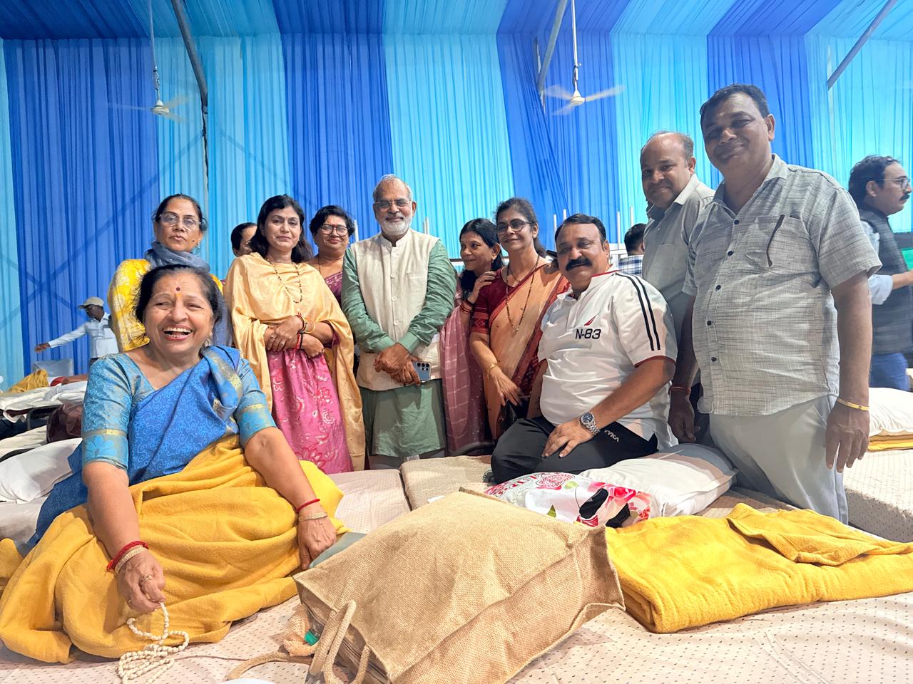 એકતાનગરના ત્રણ ટર્મના પૂર્વ સાંસદ જયાબેન ઠક્કરને સહિયારા ડોમમાં ઊંઘ ન આવતા ખાટલા ઉપર નમો-નમોની માળા જપતા હતા.