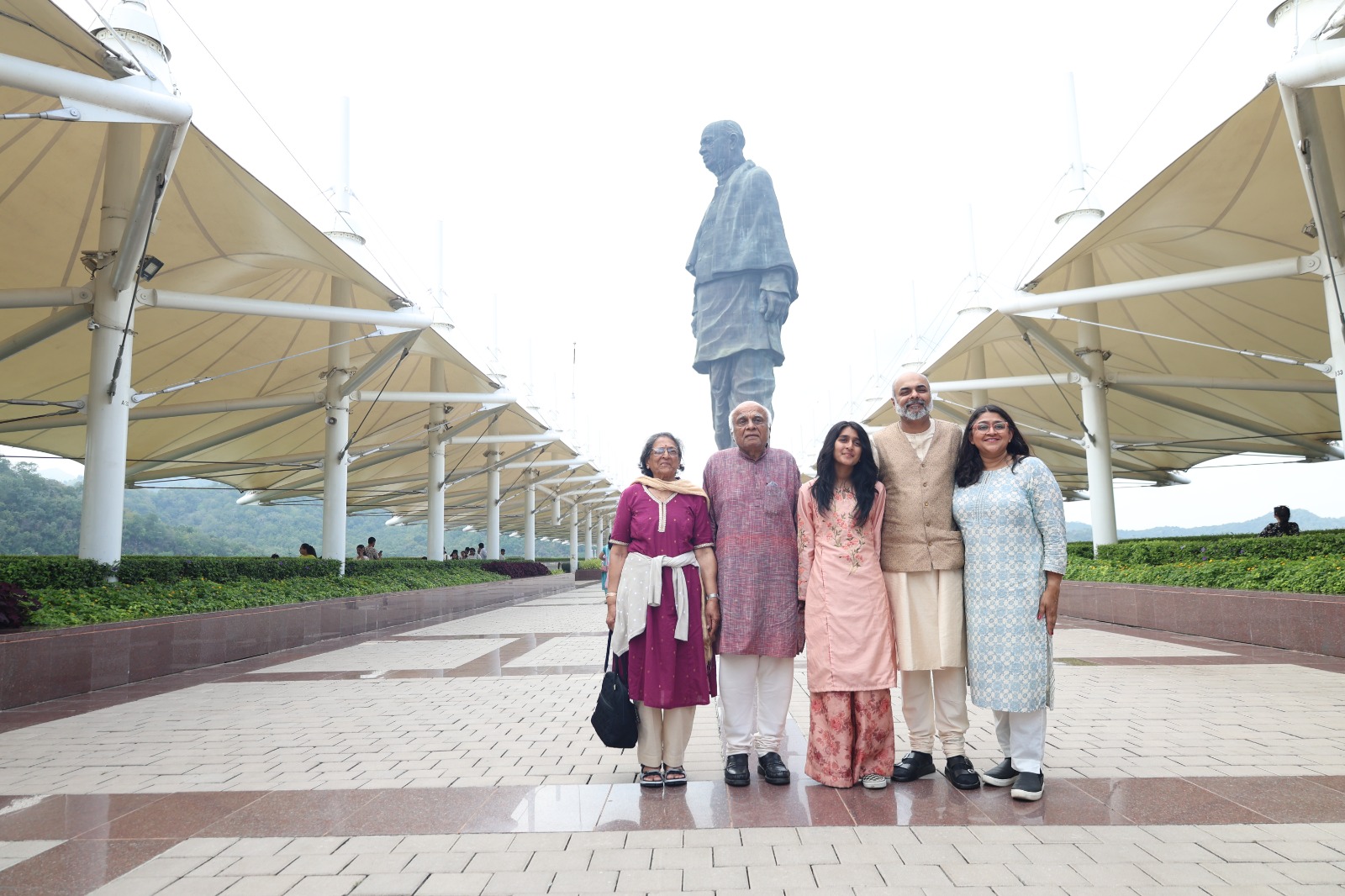 સરદાર સાહેબની 150મી જન્મજયંતીના અવસરે તેમના પરિવારજનોએ એકતા નગર સ્થિત વિશ્વની સૌથી ઊંચી પ્રતિમા સ્ટેચ્યુ ઓફ યુનિટીની મુલાકાત લીધી