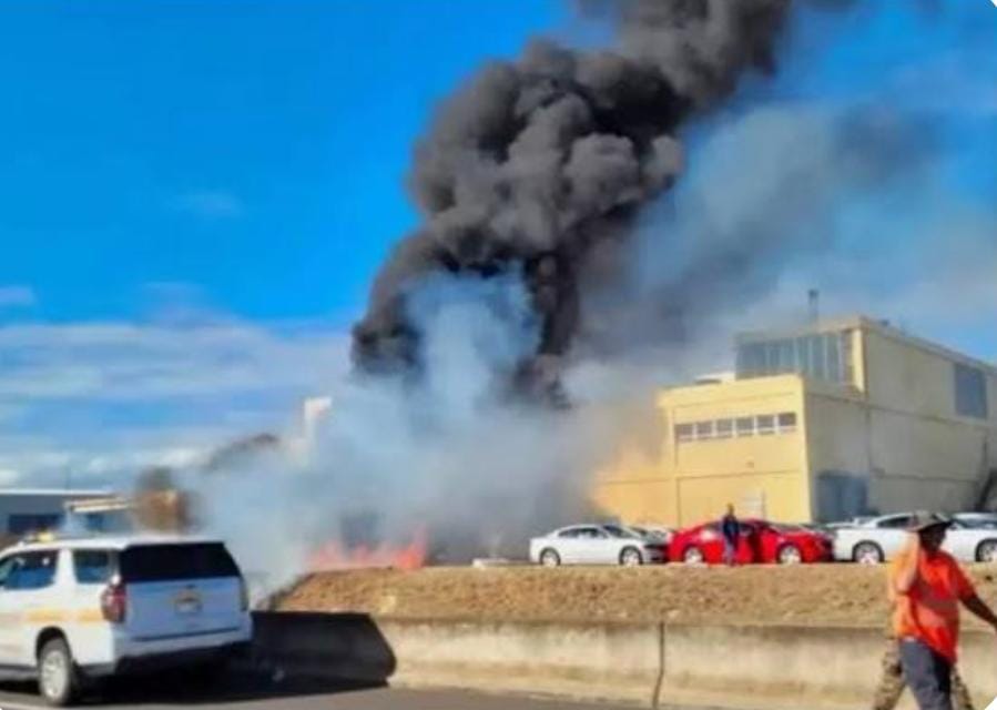 ટેકઓફ કર્યા પછી તરત જ UPS MD-11 કાર્ગો વિમાન લુઇસવિલે મુહમ્મદ અલી આંતરરાષ્ટ્રીય વિમાનમથક નજીક ક્રેશ