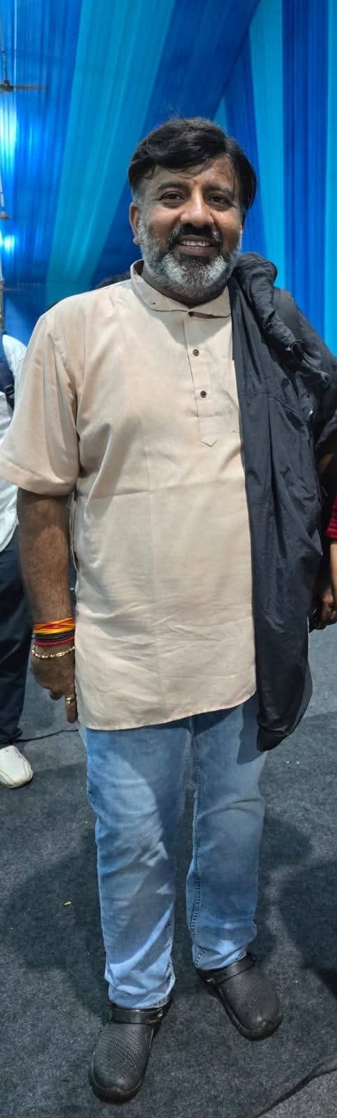 મદિરા અને અપ્સરાની વાતો કરનારા આધેડ સફેદ અને કાળી દાઢીવાળા મેહુલ લાખાણી ક્રિમિનલ રેકોર્ડ ધરાવે છે