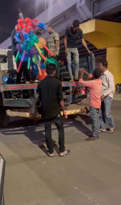 પાલિકા દબાણ શાખાની નફ્ફટાઈ,ફુગ્ગા વેંચતા પરિવારની ફુગ્ગા સાથે સાયકલ કરી જપ્ત