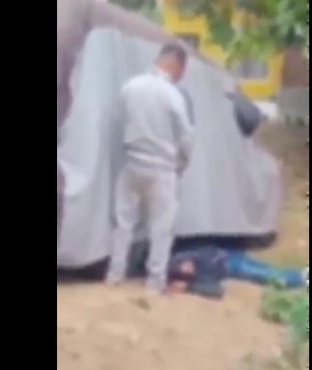 બેન્કકર્મીએ તેના પાડોશીના ચહેરા પર પેશાબ કર્યો વીડિયો લગભગ એક વર્ષ જૂનો 