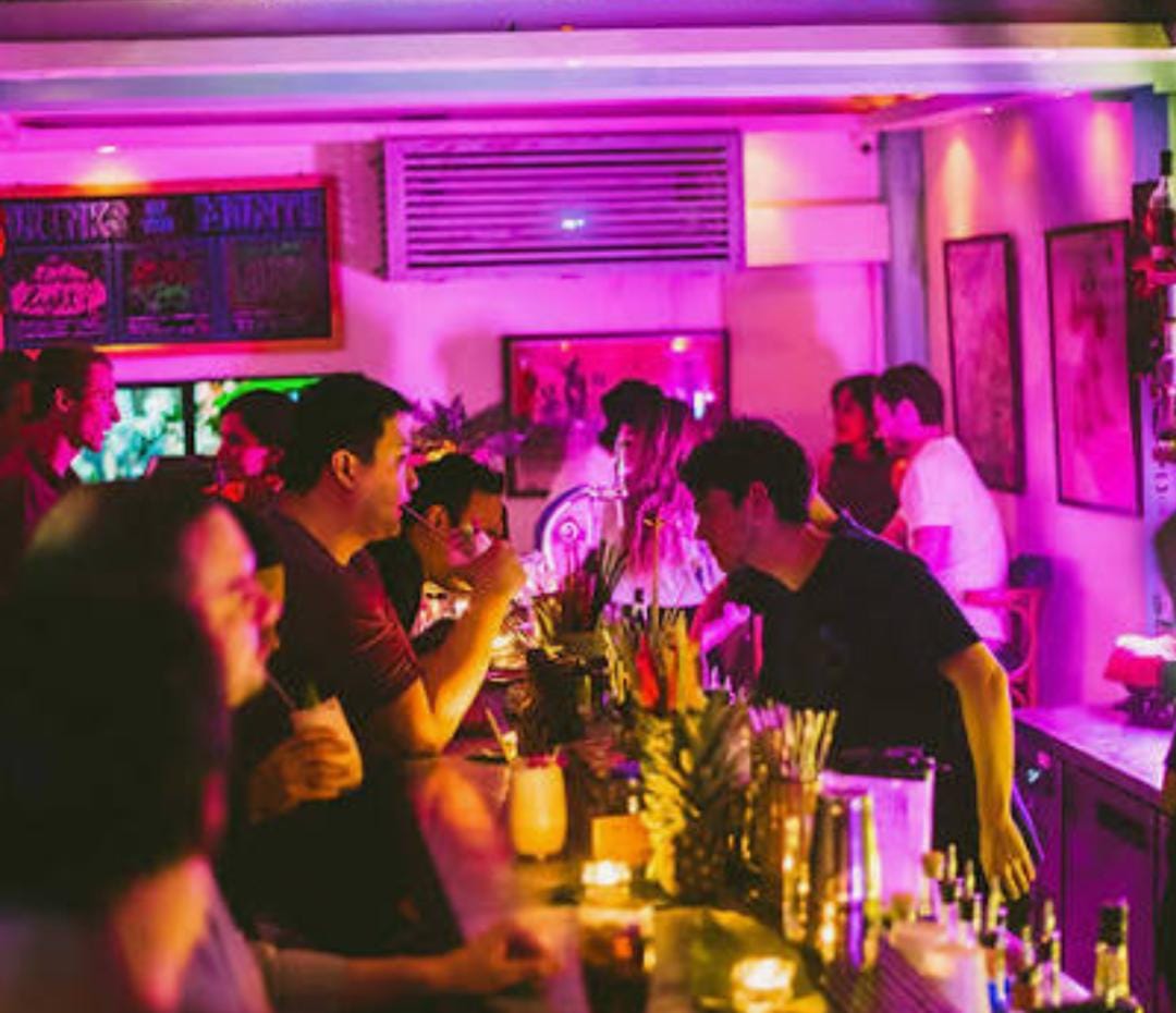 થાઇલેન્ડમાં બપોરે બે થી સાંજના પાંચ વાગ્યા દરમિયાન જાહેરમાં દારુ પીવા પર પ્રતિબંધ