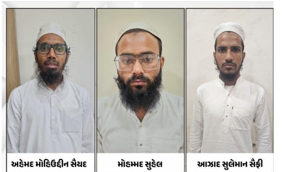 ત્રણ આતંકવાદીઓએ સાયનાઇડથી ખતરનાક રાયઝિન લિક્વિડ બનાવવાની તૈયારી કરી : અમદાવાદ, લખનઉં અને દિલ્હીમાં રેકી કરી